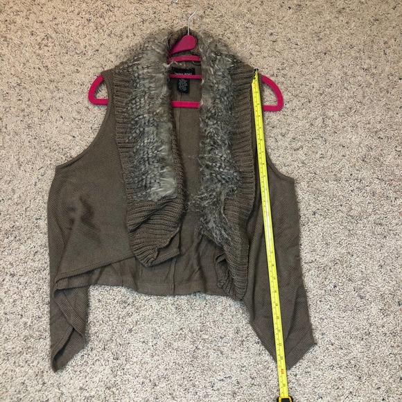 Sweater Project Faux Fur Sweater Vest Cardigan Tan Outdoor Cozy Size Small - Picture 8 of 8